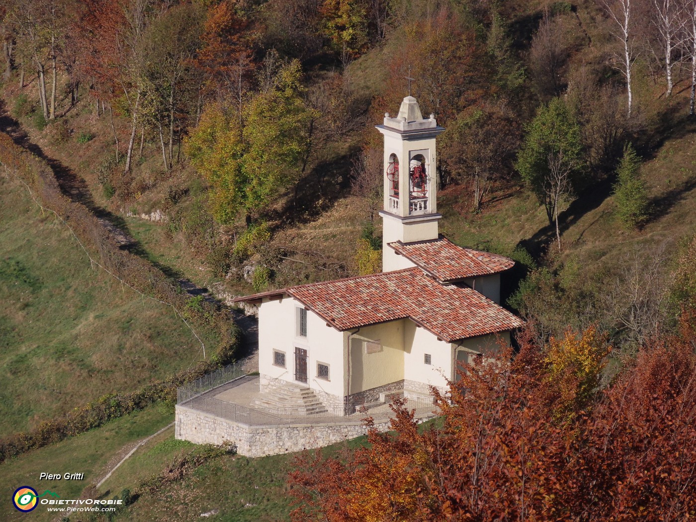 01 Partenza dalla chiesetta di S. Barnaba di Salmezza (1030 m).JPG